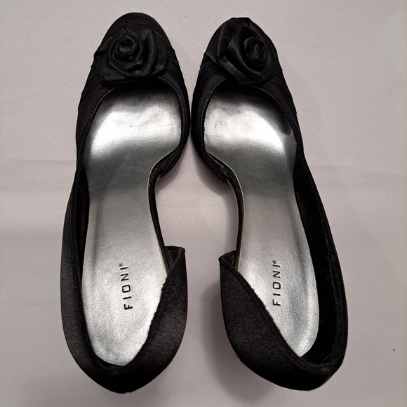 Fioni Black Heels With A Satin Rose Size 7 - Picture 4 of 11